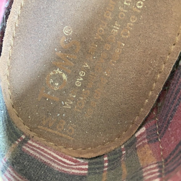 Toms - Picture 7 of 7